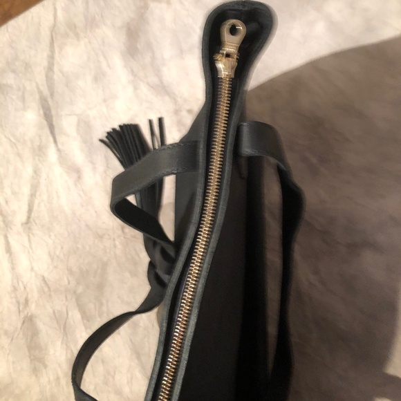 PARKER CLAY TOTE BAG. Merkato Signature Zip Tote LEATHER TOTE BAG - Picture 6 of 11